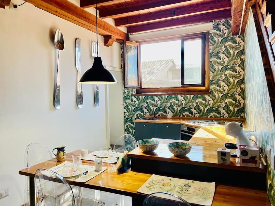Loft Moderno Ubicato Nel Centro Storico Di Lucca Apartment Bagian luar foto