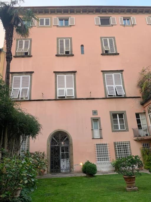 Loft Moderno Ubicato Nel Centro Storico Di Lucca Apartment Bagian luar foto